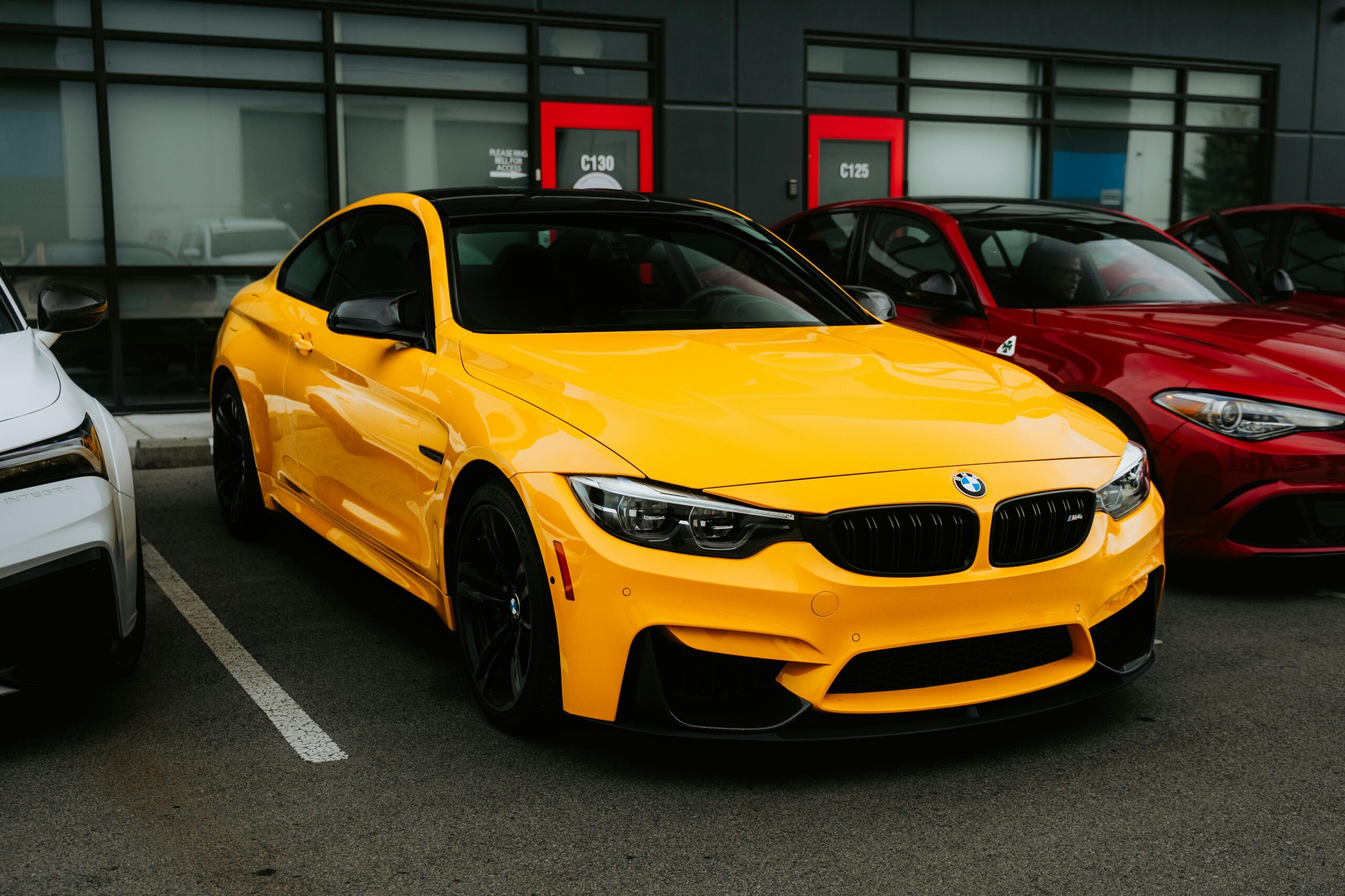 Jak dbać o przyciemniane szyby w samochodzie?